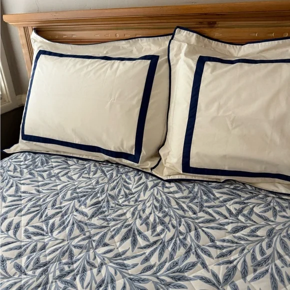 SOLD-SOLD.   Pottery Barn 2 White Shams❗️ - Picture 2 of 4